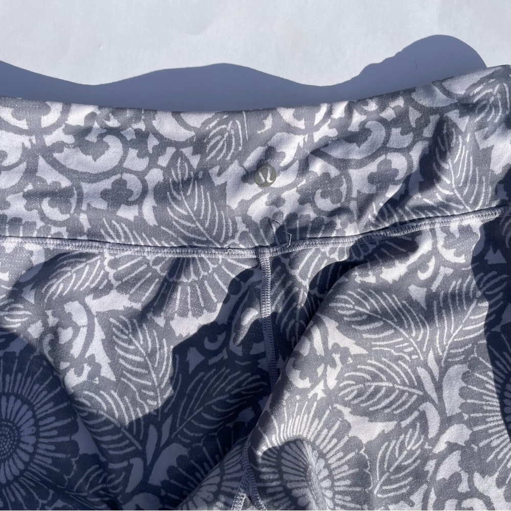 Lululemon Wunder Under Crop Legging Fossil Grey Beachy Floral w white Rare 6 - Picture 6 of 10